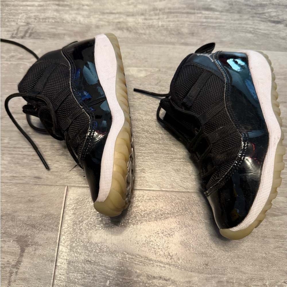 Jordan Kids Black and White Sneakers - Picture 3 of 6